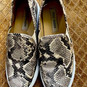 Steve Madden slip on shoes size 7 1/2